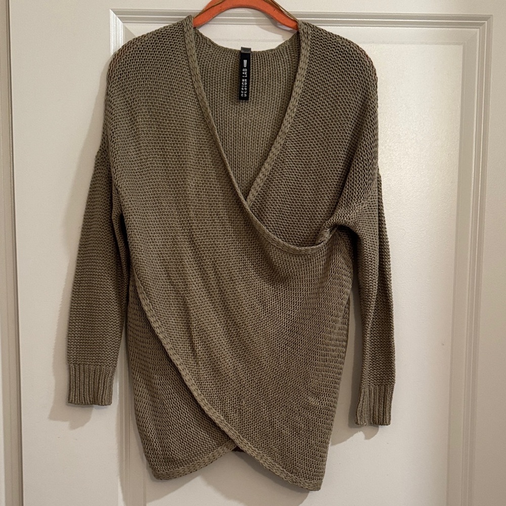 Design Lab Lord & Taylor Olive V-Neck Sweater